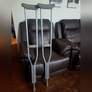 Drive Medical HX5 9JP 2 PCS Medical Crutches, Gray, Ave Adult, 5'2 To 5'10 350lb